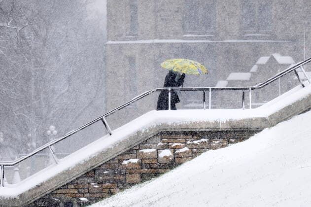 November 16, 2022, Ottawa, ON, Canada: A woman makes her way onto Parliament Hill during the cities first snowfall of the season, Wednesday, November 16, 2022 in Ottawa. Ottawa Canada  - ZUMAc35_ 20221116_zaf_c35_061 Copyright: xAdrianxWyldx