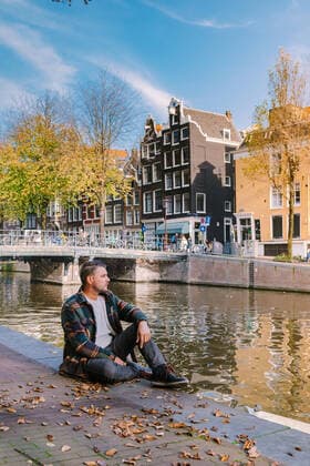 Amsterdam Netherlands during Autumn fall season , couple men and woman visit the cituy of Amsterdam with orange colors alongside the canal in October Amsterdam Netherlands during Autumn fall season , couple men and woman visit the cituy of Amsterdam with orange colors alongside the canal in October men and woman mid age citytrip Amsterdam Copyright: xZoonar.com FOKKExBAARSSENx 16546611 ,model released, Symbolfoto ,property released