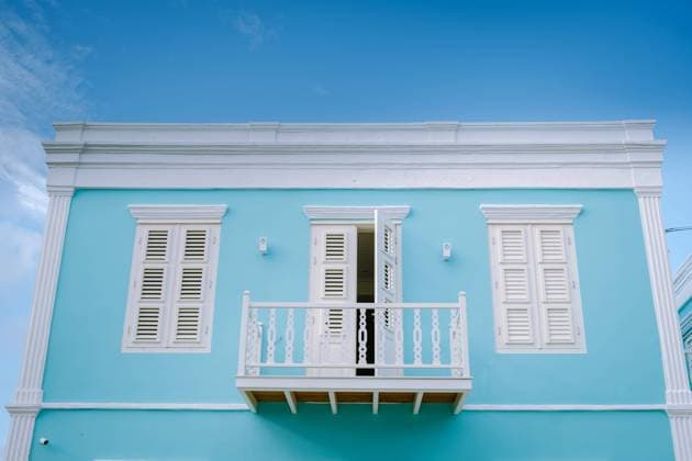 Niederländische Karibik Curacao, colorful bouldings around Willemstad Punda and Otrobanda Pietermaai district, multicolored homes in Pietermaai Curacao, Curacao, colorful bouldings around Willemstad Punda and Otrobanda Pietermaai district, multicolored homes in Pietermaai Curacao Caribean Island Copyright: xZoonar.com FOKKExBAARSSENx 16970616