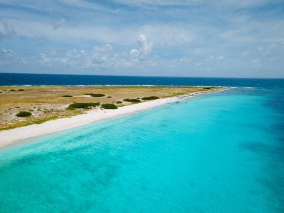 Niederländische Karibik Small Curacao Island famous for daytrips and snorkling tours on the white beaches and blue clear ocean, Klein Curacao Island in the Caribbean sea Small Curacao Island famous for day trips and snorkeling tours on the white beaches and blue clear ocean, Klein Curacao Island in the Caribbean sea. Copyright: xZoonar.com FokkexBaarssenx 16988686