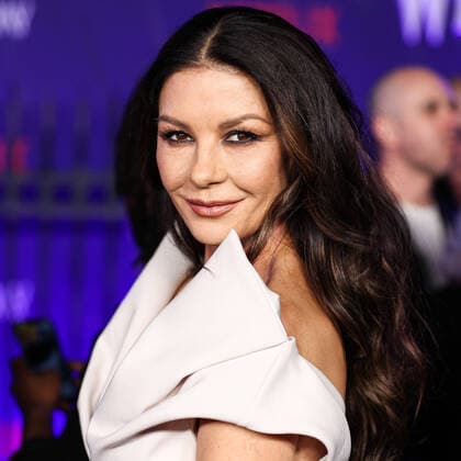 Bilder des Jahres 2022, Entertainment 11 November Entertainment Themen der Woche KW46 World Premiere Of Netflix s Wednesday Season 1 Welsh actress Catherine Zeta-Jones wearing Maticevski arrives at the World Premiere Of Netflix s Wednesday Season 1 held at the Hollywood American Legion Post 43 at Hollywood Legion Theater on November 16, 2022 in Hollywood, Los Angeles, California, United States. Hollywood American Legion Post 43 at Hollywood Legion Theater, Hollywood, Los Angeles, California California United States  Copyright: xImagexPressxAgencyx originalFilename: collin-worldpre221116_npMTw.jpg