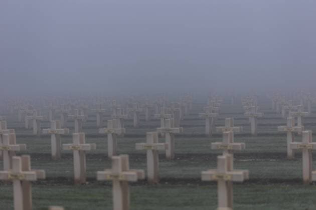 Französischer Nationalfriedhof Notre-Dame de Lorette in Ablain-Saint-Nazaire im DÃ partement Pas-de-Calais, Frankreich. *** French National Cemetery Notre Dame de Lorette in Ablain Saint Nazaire in the DÃ partement Pas de Calais, France.