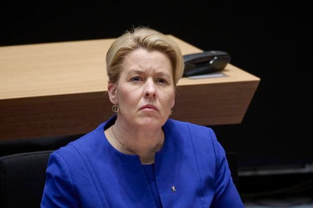 Berlin, Plenarsitzung des Abgeordnetenhaus Franziska Giffey (Regierende Bürgermeisterin Berlin, SPD) während der Sitzung des Berliner Abgeordnetenhaus am 17.11.2022. Berlin Abgeordnetenhaus Berlin Berlin Deutschland *** Berlin, plenary session of the House of Representatives Franziska Giffey Governing Mayor of Berlin, SPD during the session of the Berlin House of Representatives on 17 11 2022 Berlin House of Representatives Berlin Berlin Germany