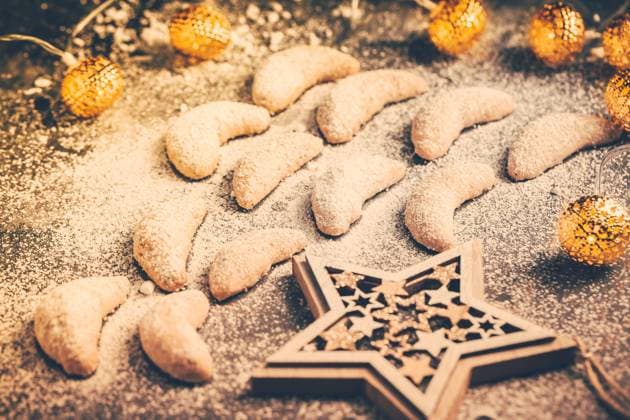 Fresh vanilla cookies for Christmas - Vanillekipferl Fresh vanilla cookies for Christmas - Vanillekipferl, traditional Chrismas cookie in Europe Copyright: xZoonar.com IngridxBalabanovax 18068753