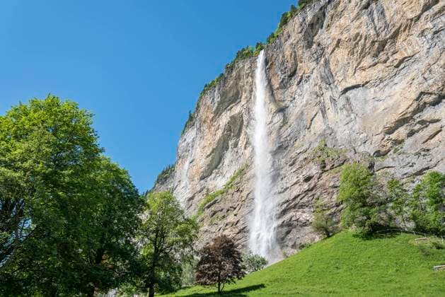 Staubbachfälle im Lauterbrunnental bei Lauterbrunnen Staubbachfall im Lauterbrunnental, Lauterbrunnen, Berner Oberland, Schweiz, Europa Copyright: xZoonar.com JürgenxWackenhutx 18124204