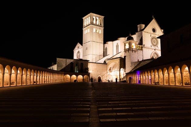 Assisi Basilica by night, Umbria region, Italy. The town is famous for the most important Italian Basilica dedicated to St. Francis - San Francesco. Assisi Basilica by night in Umbria region, Italy. The town is famous for the most important Italian St. Francis Basilica (Basilica di San Francesco) Copyright: xZoonar.com PaoloxGallox 18355348