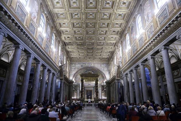 News Bilder des Tages November 17 2022 - Cardinal PIETRO PAROLIN, Secretary of State of the Holy See celebrates mass in the Basilica of Santa Maria Maggiore in Rome for the 30th anniversary of the diplomatic relations between Ukraine and the Holy See. Rome, Italy. EvandroInetti_via ZUMA Wire - ZUMAi15_ 20221117_zaf_i15_019 Copyright: xEvandroxInettix