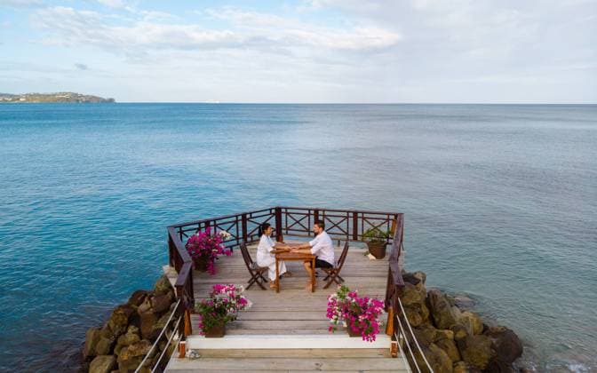 young couple relaxing at a wooden pier in ocean, Saint Lucia, luxury holiday Saint Lucia Caribbean young couple on vacation in Saint Lucia relaxing on a wooden pier in the ocean, luxury holiday Saint Lucia Caribbean, men and woman on vacation at the tropical Island of Saint Lucia Caribbean. Copyright: xZoonar.com FokkexBaarssenx 18965927 ,model released, Symbolfoto ,property released