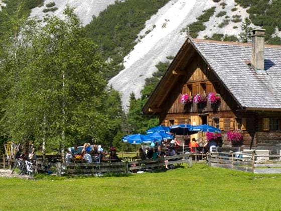 IMAGO Creative: Sommer, In den Bergen Alm im Karwendel Kastenalm im Isartal, Karwendeltal bei Scharnitz Copyright: xZoonar.com Wolfilserx 4977834