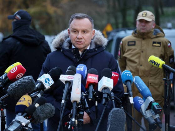 Bilder des Jahres, News 11 November News Themen der Woche KW46 Alleged Russian missiles struck Polish territory Photo: Pawel Wodzynski East News President of Poland Andrzej Duda speaks to the media after visiting the village, where allegedly two Russian missiles or rockets hit a grain drying facility in the village of Przewodow on November 17, 2022 in eastern Poland. The projectiles hit the site on November 15, 2022 around 4PM local time killing two people. At the same time Russian forces conducted heavy missile attacks on various targets in Ukraine. The origin of the missiles is still unknown, with various reports pointing to the stray missile from the Ukrainian anti-rocket system. The small village of Przewodow (ca. 500 inhabitants) is located 6 kilometres from the Polish-Ukrainian border. EN_0154578 