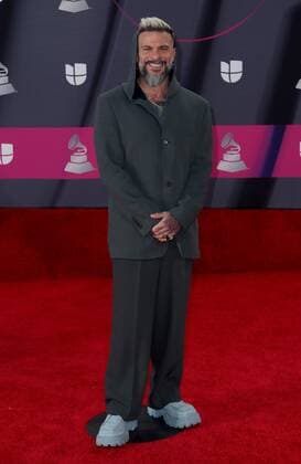 Pedro Capó at arrivals for 23rd Annual Latin GRAMMY Awards 2022 - Part 2, Michelob ULTRA Arena, Mandalay Bay Resort Casino, Las Vegas, NV November 17, 2022. Photo By: MORA Everett Collection at arrivals for 23rd Annual Latin GRAMMY Awards 2022 - Part 2, Michelob ULTRA Arena, Mandalay Bay Resort Casino, Las Vegas, NV November 17, 2022. Photo By: MORA Everett Collection PUBLICATIONXNOTxINxCANxCHNxFRAxITAxJPNxNORxPOLxRUSxESPxUKxUSA