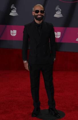 Arcangel at arrivals for 23rd Annual Latin GRAMMY Awards 2022 - Part 2, Michelob ULTRA Arena, Mandalay Bay Resort Casino, Las Vegas, NV November 17, 2022. Photo By: MORA Everett Collection at arrivals for 23rd Annual Latin GRAMMY Awards 2022 - Part 2, Michelob ULTRA Arena, Mandalay Bay Resort Casino, Las Vegas, NV November 17, 2022. Photo By: MORA Everett Collection PUBLICATIONXNOTxINxCANxCHNxFRAxITAxJPNxNORxPOLxRUSxESPxUKxUSA