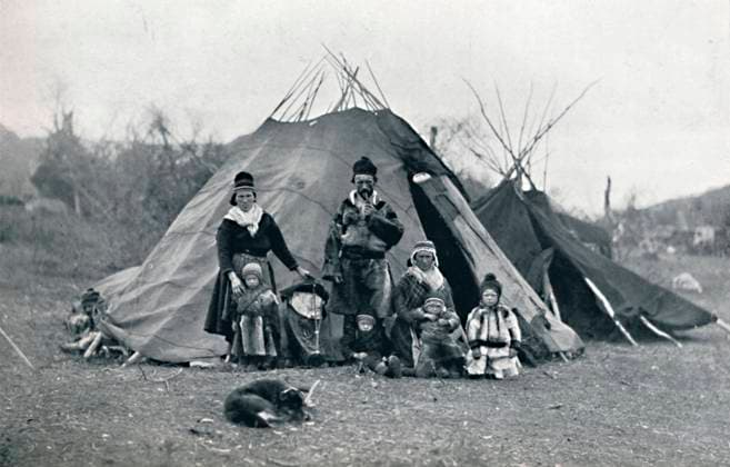 RECORD DATE NOT STATED A Lapland encampment, 1912. Artist: Unknown. Copyright:xThexPrintxCollector HeritagexImagesx IMAGO ,2655546 ! ACHTUNG: AUFNAHMEDATUM GESCHÄTZT!  Copyright:ThexPrintxCollector HeritagexImagesx IMAGO