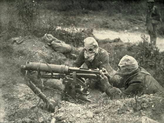 RECORD DATE NOT STATED Machine Gunners in Action Wearing their Gas Helmets , (1919). Creator: Unknown. Copyright:xpovos,macho,homem,homens,máscara,guy,arma,armas,injetor,injetores,disparar,gás,guerra,século,máscaras,soldados,soldado,primeiraxguerraxdexmundo,conceito,injetorxdexmáquina,B&W,máscaraxdexgás,acendimento,MONOCROMÁTICO,guerra,World.war.i,WWI,campoxdexbatalha,pretox&xbranco,pretoxexbranco,B W,weaponry,GuerraxDexMundoxUma,1910s,20oxséculo,ThexPrintxCollector,photograph,Unknown,Knight,CaxtonxPublishingxCompany,WilliamxStanleyxMacbeanxKnight,WilliamxStanleyxMacbean,W.xStanleyxMacbeanxKnight,WxStanleyxMacbeanxKnight,W.xStanleyxMacbean,WxStanleyxMacbean,W.xS.xM.,W.xS.xM.xKnight,CaxtonxPulishingxCompanyxLim,gasxhelmetx IMAGO ,2710831 ! ACHTUNG: AUFNAHMEDAT  Copyright:povos,macho,homem,homens,máscara,guy,arma,armas,injetor,injetores,disparar,gás,guerra,século,máscaras,soldados,soldado,primeiraxguerraxdexmundo,conceito,injetorxdexmáquina,B&W,máscaraxdexgás
