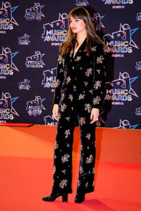 24eme NRJ Music Awards, arrivÃ e sur le Tapis Rouge en attente des nominations. Clara Luciani. 286122 2022-11-18 Provence Alpes Cote d Azur Cannes France  Copyright: xPhilippexFarjonx STAR_286122_019