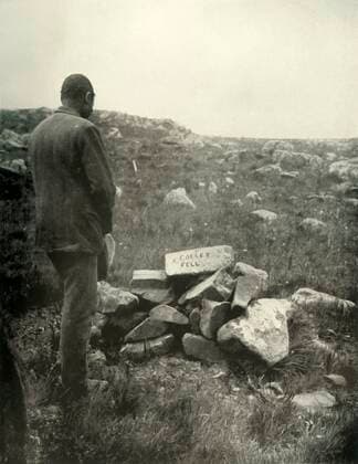 RECORD DATE NOT STATED Where Colley Fell. Rough Cairn of Stones on Majuba Hill , 1900. Creator: George Washington Wilson. Copyright:xlaxgente,maschio,uomo,uomini,LaxSudafrica,architettura,arti,paese,libro,uomo,guerra,posizione,secolo,fotografia,letteratura,concetto,battaglia,B&W,rispetto,nerox&xbianco,neroxexbianco,B W,Monumento,,1900s,ventesimoxsecolo,ThexPrintxCollector,photograph,landscape,GeorgexPomeroyxColley,Colley,GeorgexWashingtonxWilson,GWxWilson,Louis,Wilson,xGeorgexWashington,Wilson,xGW,TCxandxECxJack,Jack,SirxGeorgexPomeroyxColley,GeorgexColley,SirxGeorgexColley,TCxandxEC,TransvaalxWar,SouthxAfricaxandxthexTransvaalxWar,LouisxCreswicke,Creswicke,1stxBoerxWar,GeorgexPomeroyx IMAGO ,2755965 ! ACHTUNG: AUFNAHMEDATUM GESCHÄTZT!  Copyright:laxgente,maschio,uomo,uomini,LaxSudafrica,architettura,arti,paese,libro,uomo,guerra,posizione,secolo,fotografia,letteratura,concetto,battaglia,B&W,rispetto,nerox&xbianco,neroxexbianco,B W,Mo