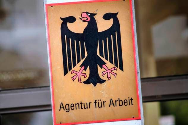 Agentur für Arbeit, Schild am Münchner Arbeitsamt, November 2022 Deutschland, München, November 2022, Agentur für Arbeit, Schild am Münchner Arbeitsamt, Bundesadler, Arbeitsvermittlung, Symbolfoto Arbeitslosigkeit, arbeitslos, Bürgergeld, *** Employment agency, sign at Munich employment office, November 2022 Germany, Munich, November 2022, employment agency, sign at Munich employment office, federal eagle, employment agency, symbol photo unemployment, unemployed, citizen money,
