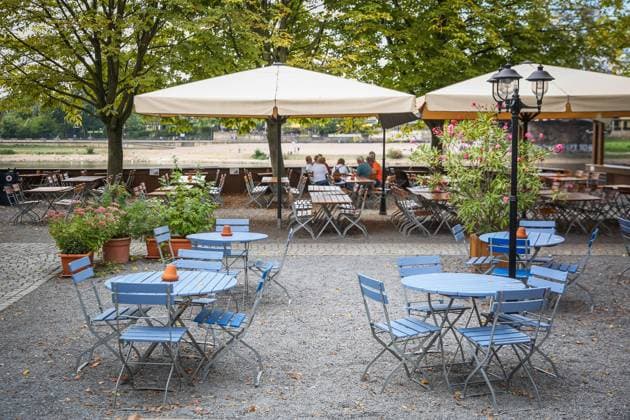 Biergarten Elbegarten am Blauen Wunder. , Honorarfrei für Produkte von Sächsische.de und Sächsischer Zeitung *** Beer garden Elbegarten am Blauen Wunder , Free of charge for products of Sächsische de and Sächsische Zeitung