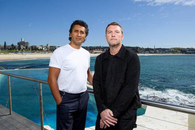 Bilder des Jahres 2022, Entertainment 11 November Entertainment Themen der Woche KW47 Entertainment Bilder des Tages AVATAR THE WAY OF WATER MEDIA CALL SYDNEY, New Zealand actor Cliff Curtis (left), and Australian actor Sam Worthington pose for a photograph during a media call for Avatar: The Way of Water at Bondi Icebergs Club in Sydney, Monday, November 21, 2022. ( NO ARCHIVING, EDITORIAL USE ONLY, NO USE IN BOOKS WITHOUT CONSENT SYDNEY NSW AUSTRALIA  Copyright: xBIANCAxDExMARCHIx 20221121001732937166