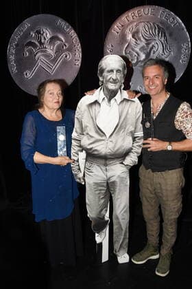 Marianne Saegebrecht Schauspielerin Preistraegerin Sigi Sommertaler 2020 Chris Boettcher Saenger Preistraeger Sigi Sommertaler 2022 Muenchen 20.11.2022 Wirtshaus im Schlachthof-Narrhalla -Doppel-Sigi Sommer Taler Verleihung