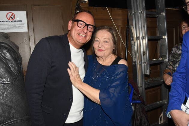 Volker Heissman Kabarrettis Marianne Saegebrecht Schauspielerin Preistraegerin Sigi Sommertaler 2020 Muenchen 20.11.2022 Wirtshaus im Schlachthof-Narrhalla -Doppel-Sigi Sommer Taler Verleihung