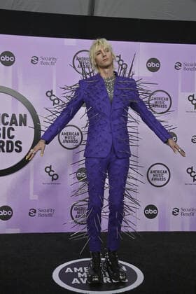 Machine Gun Kelly arrives for the 50th annual American Music Awards at the Microsoft Theater in Los Angeles on Sunday, November 20, 2022.  LAP20221120822 JIMxRUYMEN