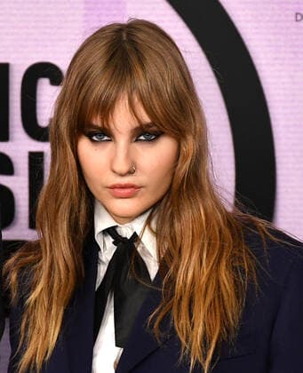 November 20, 2022, Los Angeles, CA, USA: Victoria De Angelis of MoÂ¥neskin attends the 2022 American Music Awards at Microsoft Theater on November 20, 2022 in Los Angeles, California. Los Angeles USA - ZUMAs181 20221120_zea_s181_546 Copyright: xImagespacex