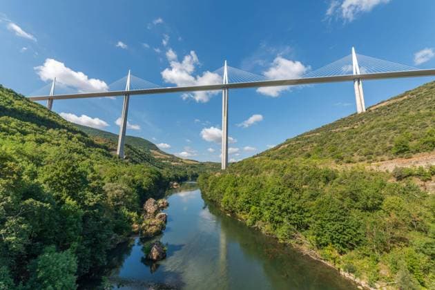 Millau Viaduct bridge, the highest bridge in the World. Aveyron Departement. Frankreich *** Millau viaduct bridge, The Highest Bridge in The World Aveyron Department France Copyright: imageBROKER ncphoto ibxcde08802141.jpg