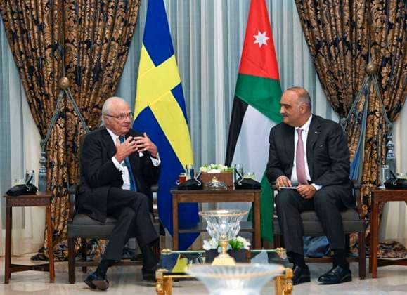 H.M. King Carl XVI Gustaf meets with Prime Minister H.E. Dr Bisher Al Khasawneh in Amman, Jordan, November 15, 2022. Sweden s King Carl XVI Gustaf and Queen Silvia are on a three-day state visit to Jordan, 15-17 November, 2022. Amman JORDAN x10050x *** H M King Carl XVI Gustaf meets with Prime Minister H E Dr Bisher Al Khasawneh in Amman, Jordan, November 15, 2022 Sweden s King Carl XVI Gustaf and Queen Silvia are on a three day state visit to Jordan, 15 17 November, 2022 Amman JORDAN x10050x,  Copyright: xPontusxLundahl TTx SWEDISH STATE VISIT TO JORDAN