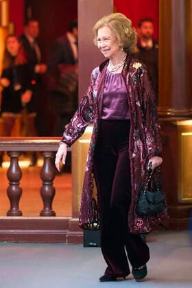 22-11-2022 Madrid Queen Sofia attend the presentation of the 37th edition of the BMW painting award and Mundo in harmony benefit concert at the royal theatre in Madrid. No Spain Â  Copyright: xPPEx
