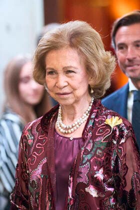 22-11-2022 Madrid Queen Sofia attend the presentation of the 37th edition of the BMW painting award and Mundo in harmony benefit concert at the royal theatre in Madrid. No Spain Â  Copyright: xPPEx