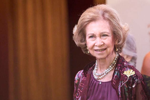 22-11-2022 Madrid Queen Sofia attend the presentation of the 37th edition of the BMW painting award and Mundo in harmony benefit concert at the royal theatre in Madrid. No Spain Â  Copyright: xPPEx