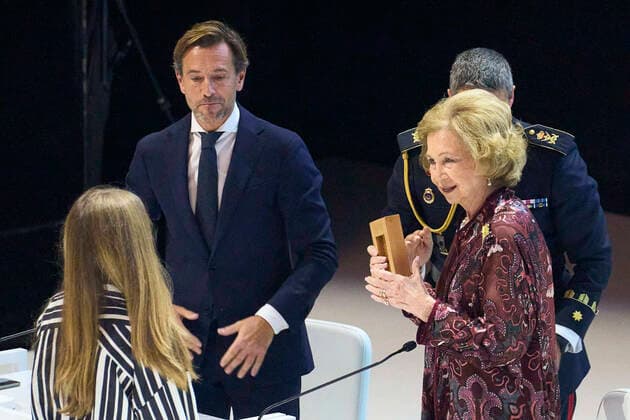 22-11-2022 Madrid Queen Sofia attend the presentation of the 37th edition of the BMW painting award and Mundo in harmony benefit concert at the royal theatre in Madrid. No Spain Â  Copyright: xPPEx