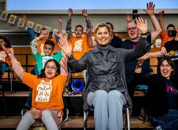 HILVERSUM - Queen Maxima during a working visit to the Muziekcentrum van de Omroep. During the visit, the Queen will attend the signing of the Music Agreement for special education, as honorary chairman of the Meer Muziek in de Klas foundation. ANP REMKO DE WAAL netherlands out - belgium out
