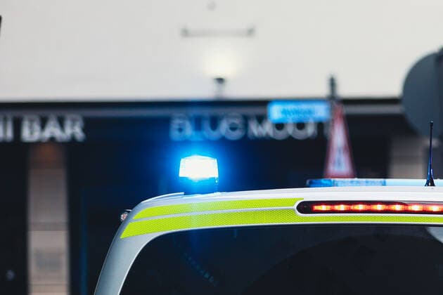 Blaulicht bei Polizeieinsatz Symbolbild Blaulicht und Polizei. * Symbol image Blue light of a police patrol car. Düsseldorf Nordrhein-Westfalen Germany Copyright: xPieroxNigrox