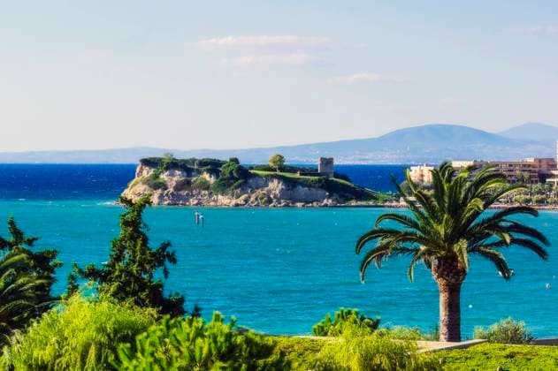 Greece, Central Macedonia, Halkidiki, Edge of city on Mediterranean coast in summer, THAF03104