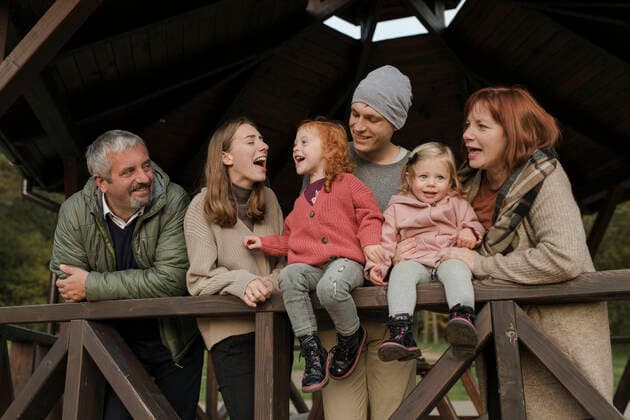 Cheerful family screaming together by railing model released, Symbolfoto, VIVF00226
