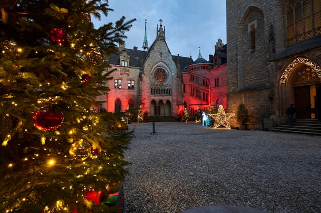 Pressetermin zur Licht- und Musikinstallation Wintermärchen auf Schloss Marienburg. Pattensen, 24.11.2022