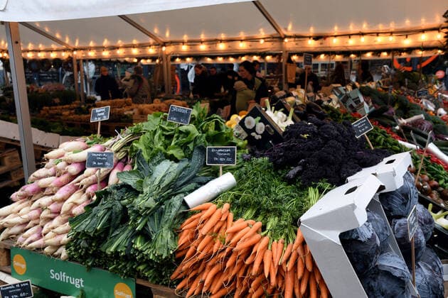 Copenhagen Denmark 25 November 2022 High inflations and high food price shoppers at Fresh fruit and vegetable vendior in danish capital. (Photo. Francis Joseph Dean Dean Pictures.