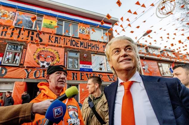 THE HAGUE - Geert Wilders is shown around by local residents in an Oranjestraat on the Marktweg in The Hague. ANP ROBIN UTRECHT netherlands out - belgium out *** THE HAGUE Geert Wilders is shown around by local residents in an Oranjestraat on the Marktweg in The Hague ANP ROBIN UTRECHT netherlands out belgium out  Copyright: xx x458337452x originalFilename: 458337452.jpg