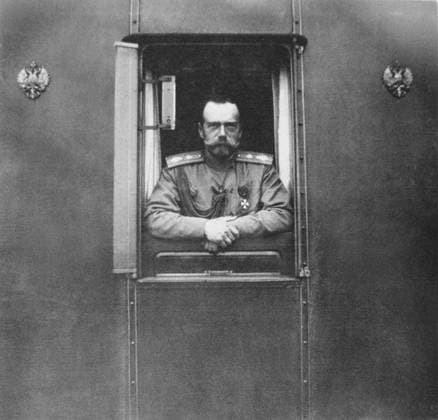 RECORD DATE NOT STATED Emperor Nicholas II at window of the own railroad car, 1917. Artist: Anonymous Copyright:x?xFinexArtxImages HeritagexImagesx IMAGO ,2627015 ! ACHTUNG: AUFNAHMEDATUM GESCHÄTZT!  Copyright:?xFinexArtxImages HeritagexImagesx IMAGO