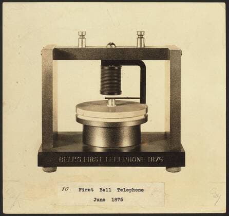 RECORD DATE NOT STATED Bell s first telephone, 1876. Copyright:x?xFinexArtxImages HeritagexImagesx IMAGO ,2667106 ! ACHTUNG: AUFNAHMEDATUM GESCHÄTZT!  Copyright:?xFinexArtxImages HeritagexImagesx IMAGO