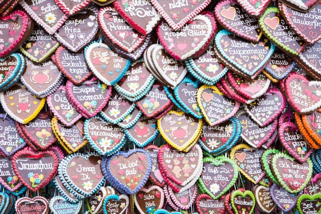 Gingerbread hearts sold on the Oktoberfest Gingerbread hearts sold on the Oktoberfest in Munich Copyright: xZoonar.com manfredxyx 11412736