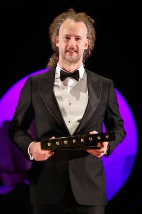 Florian Lutz bei der Verleihung des Deutschen Theaterpreises Der Faust 2022 im Düsseldorfer Schauspielhaus. Düsseldorf, 26.11.2022
