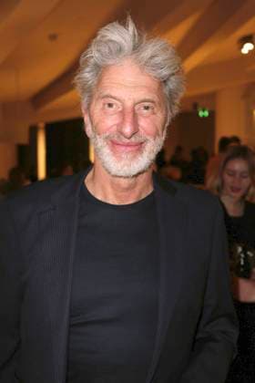 Rufus Beck bei der Verleihung des Deutschen Theaterpreises Der Faust 2022 im Düsseldorfer Schauspielhaus. Düsseldorf, 26.11.2022