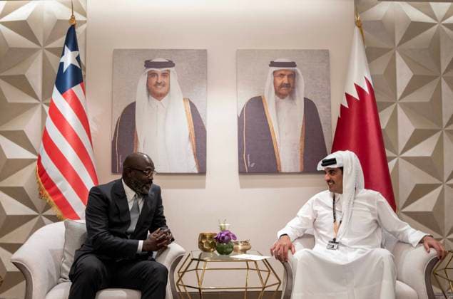 News Bilder des Tages Emir of Qatar Tamim bin Hamad meets with George Weah, President of the Republic of Liberia, in Doha Emir of Qatar Tamim bin Hamad meets with George Weah, President of the Republic of Liberia, in Doha on November 27, 2022. Photo by Emiri Diwan Office APAimages Doha Doha Qatar 271122_QATAR_QED_00 (1) Copyright: xapaimagesxEmirixDiwanxOfficex xapaimagesx