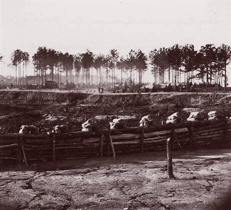RECORD DATE NOT STATED Entrenchments on left of Bermuda Hundred Lines, 1861-65. Creator: Andrew Joseph Russell. Copyright:xHeritagexArt HeritagexImagesx IMAGO ,2778387 ! ACHTUNG: AUFNAHMEDATUM GESCHÄTZT!  Copyright:HeritagexArt HeritagexImagesx IMAGO