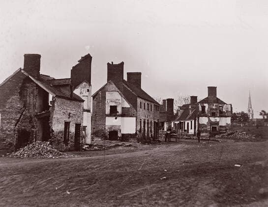 RECORD DATE NOT STATED Street in Fredericksburg, 1863. Creator: Andrew Joseph Russell. Copyright:xHeritagexArt HeritagexImagesx IMAGO ,2778397 ! ACHTUNG: AUFNAHMEDATUM GESCHÄTZT!  Copyright:HeritagexArt HeritagexImagesx IMAGO