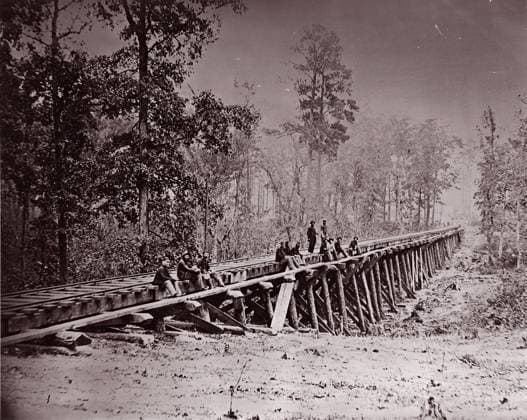 RECORD DATE NOT STATED Bridge. U.S. Military Railroad at City Point, 1861-65. Creator: Andrew Joseph Russell. Copyright:xHeritagexArt HeritagexImagesx IMAGO ,2778445 ! ACHTUNG: AUFNAHMEDATUM GESCHÄTZT!  Copyright:HeritagexArt HeritagexImagesx IMAGO
