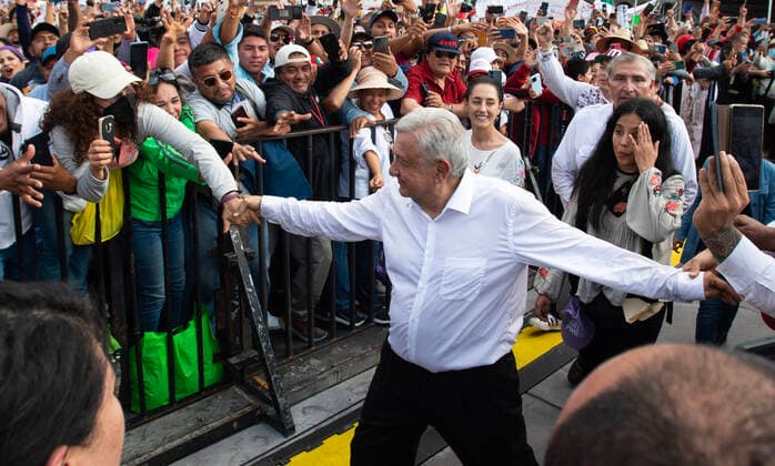 November 27, 2022, Mexico City, Mexico City, MEXICO: The President of Mexico, ANDRES MANUEL LOPEZ OBRADOR, greets his supporters.Thousands of people participate in a march along Paseo de la Reforma in Mexico City to show their support for the President of Mexico, ANDRES MANUEL LOPEZ OBRADOR Mexico City MEXICO - ZUMAn296 20221127_zip_n296_007 Copyright: xJorgexNunezx